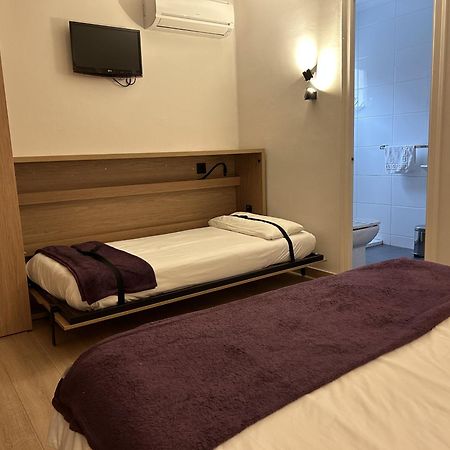Hostal Restaurant Roma Cubells エクステリア 写真